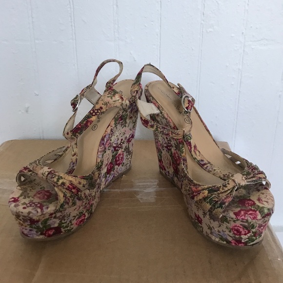 Floral Wedges - Picture 3 of 4